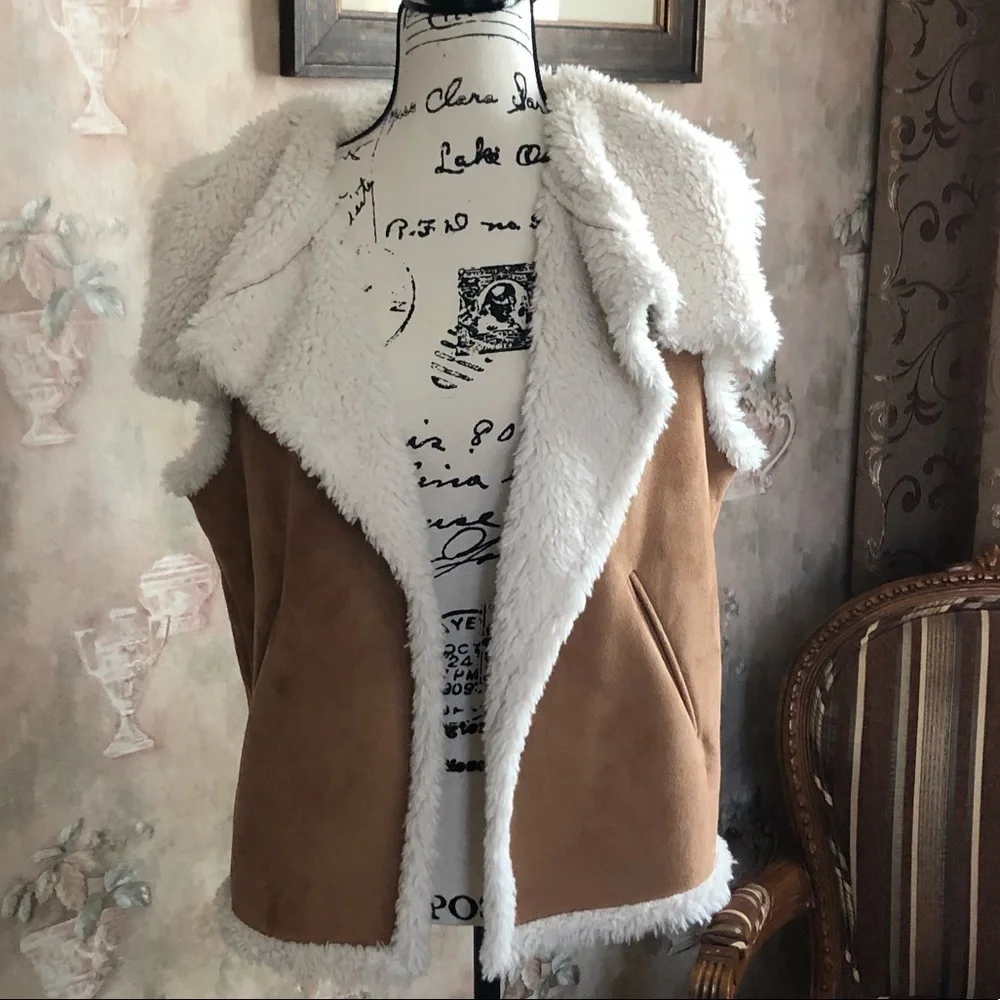 HINGE TAN AND CREAM COZY CHIC LARGE BROWN VEST